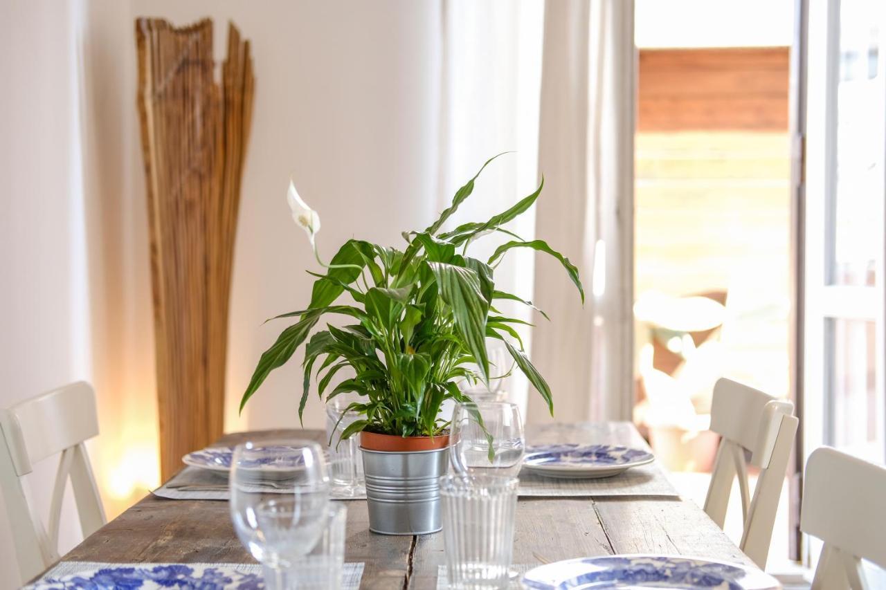 Spacious Apartment With Big Terrace At Colosseum Roma Exterior foto