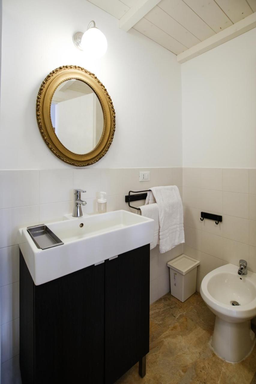 Spacious Apartment With Big Terrace At Colosseum Roma Exterior foto