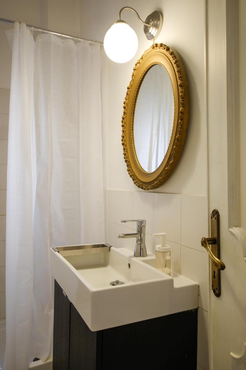 Spacious Apartment With Big Terrace At Colosseum Roma Exterior foto