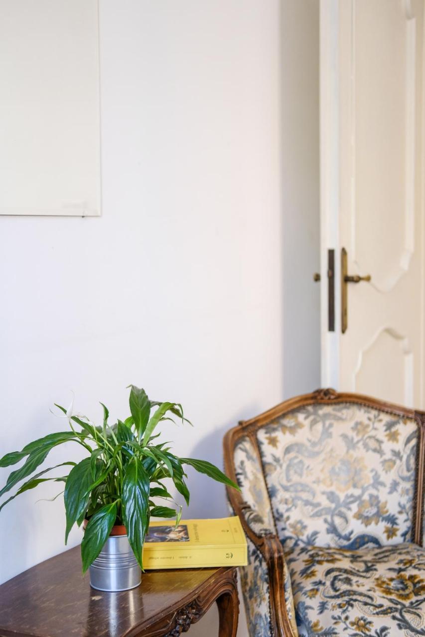 Spacious Apartment With Big Terrace At Colosseum Roma Exterior foto